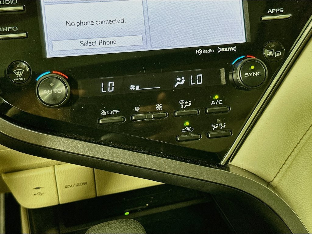 Used 2018 Toyota Camry LE w/ Audio Package FWD image 18