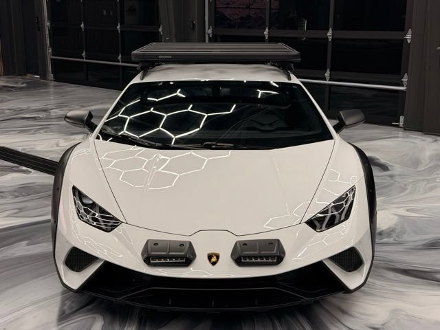 Used 2024 Lamborghini Huracan Sterrato AWD/4WD image 2