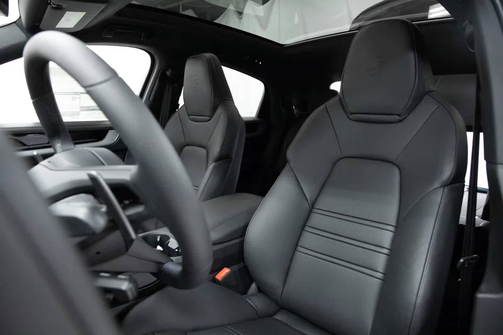 Certified 2025 Porsche Cayenne S AWD/4WD image 5