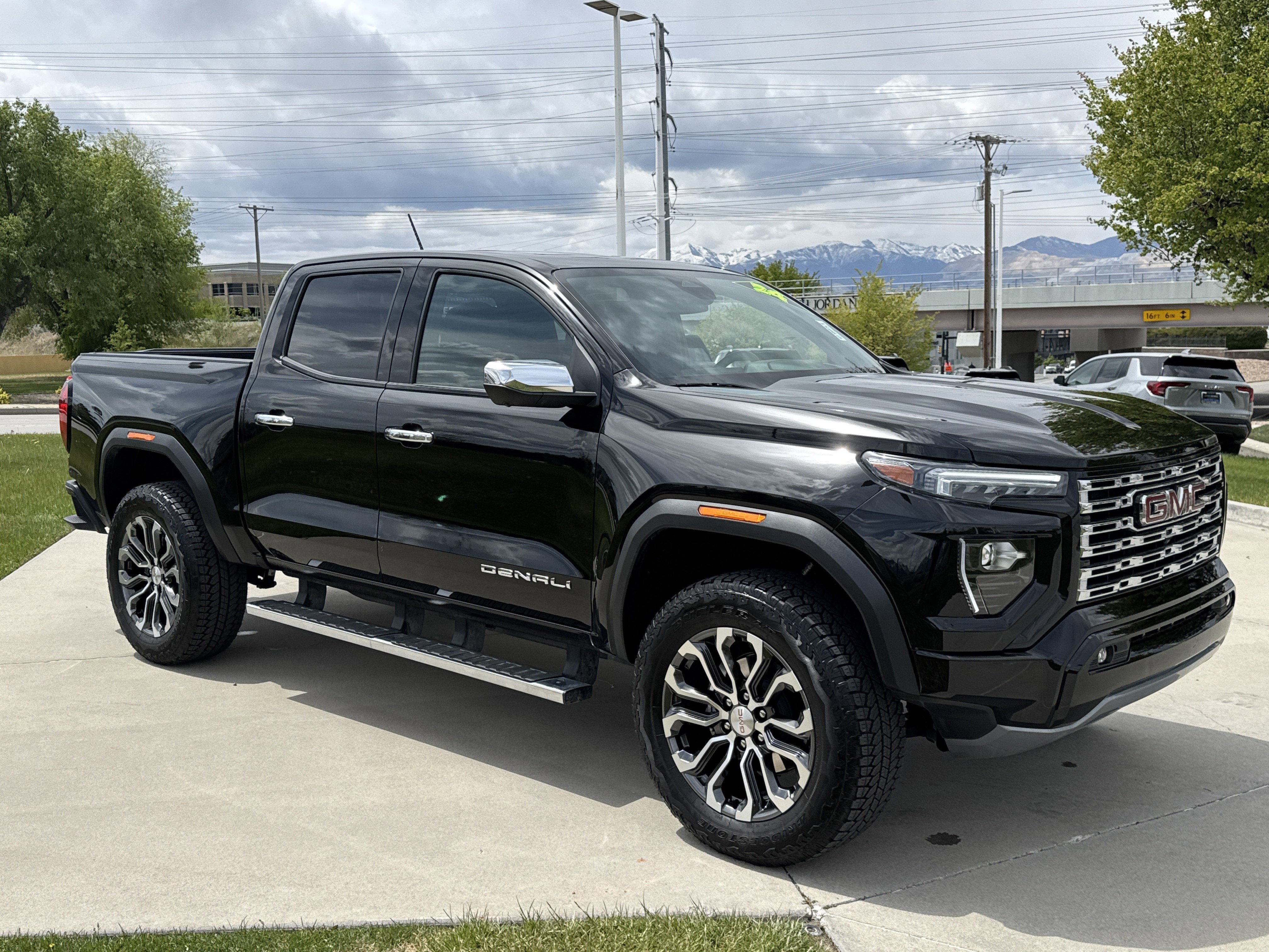 Used 2024 GMC Canyon Denali AWD/4WD image 7