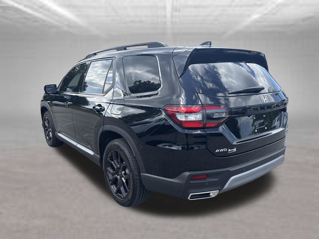 Used 2025 Honda Pilot Touring image 3