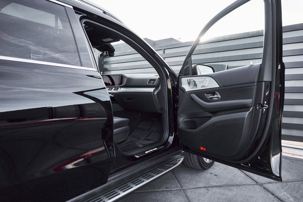 Used 2025 Mercedes-Benz GLS 63 AMG 4MATIC image 24