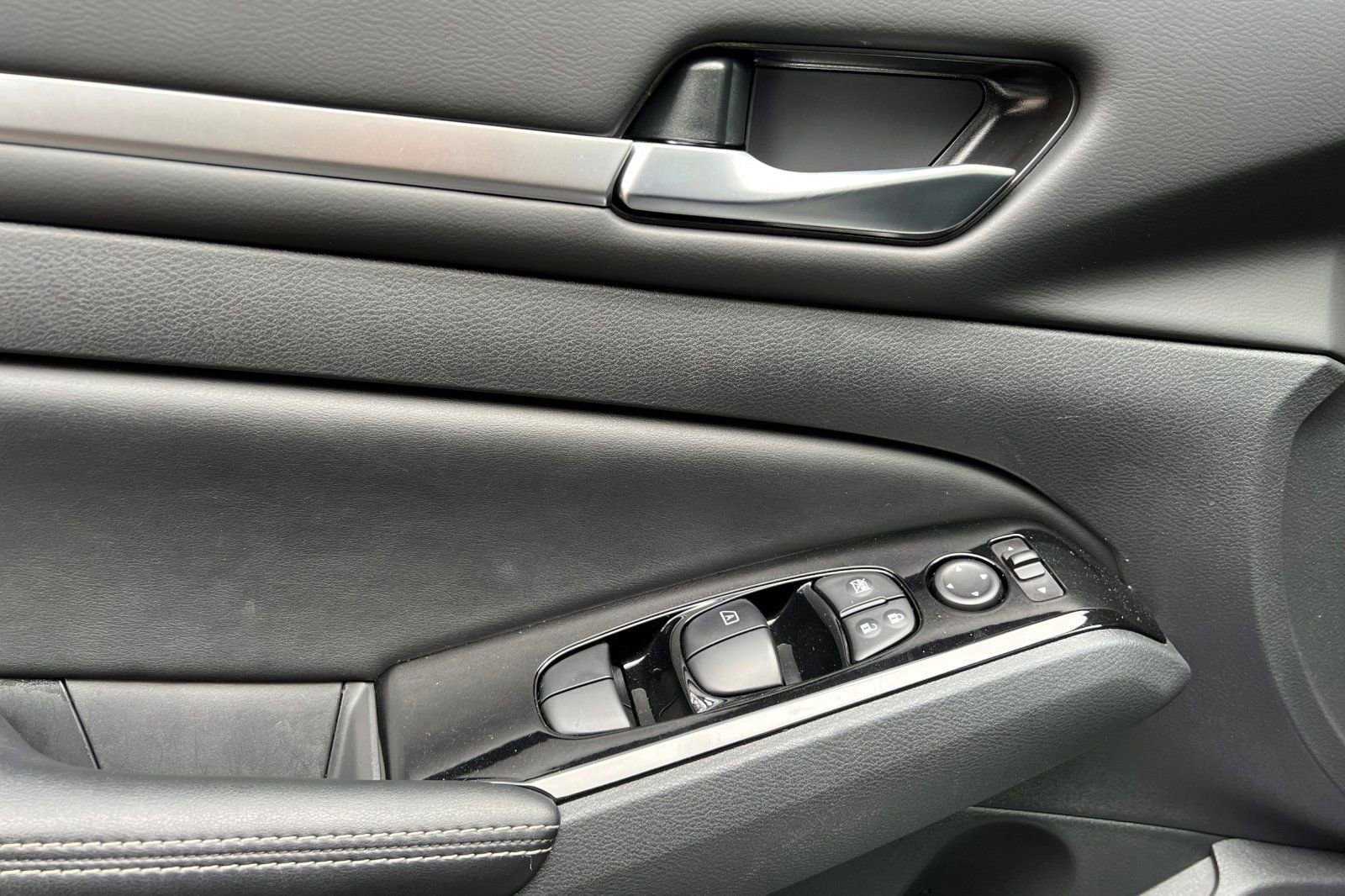 Used 2024 Nissan Altima 2.5 SL image 12