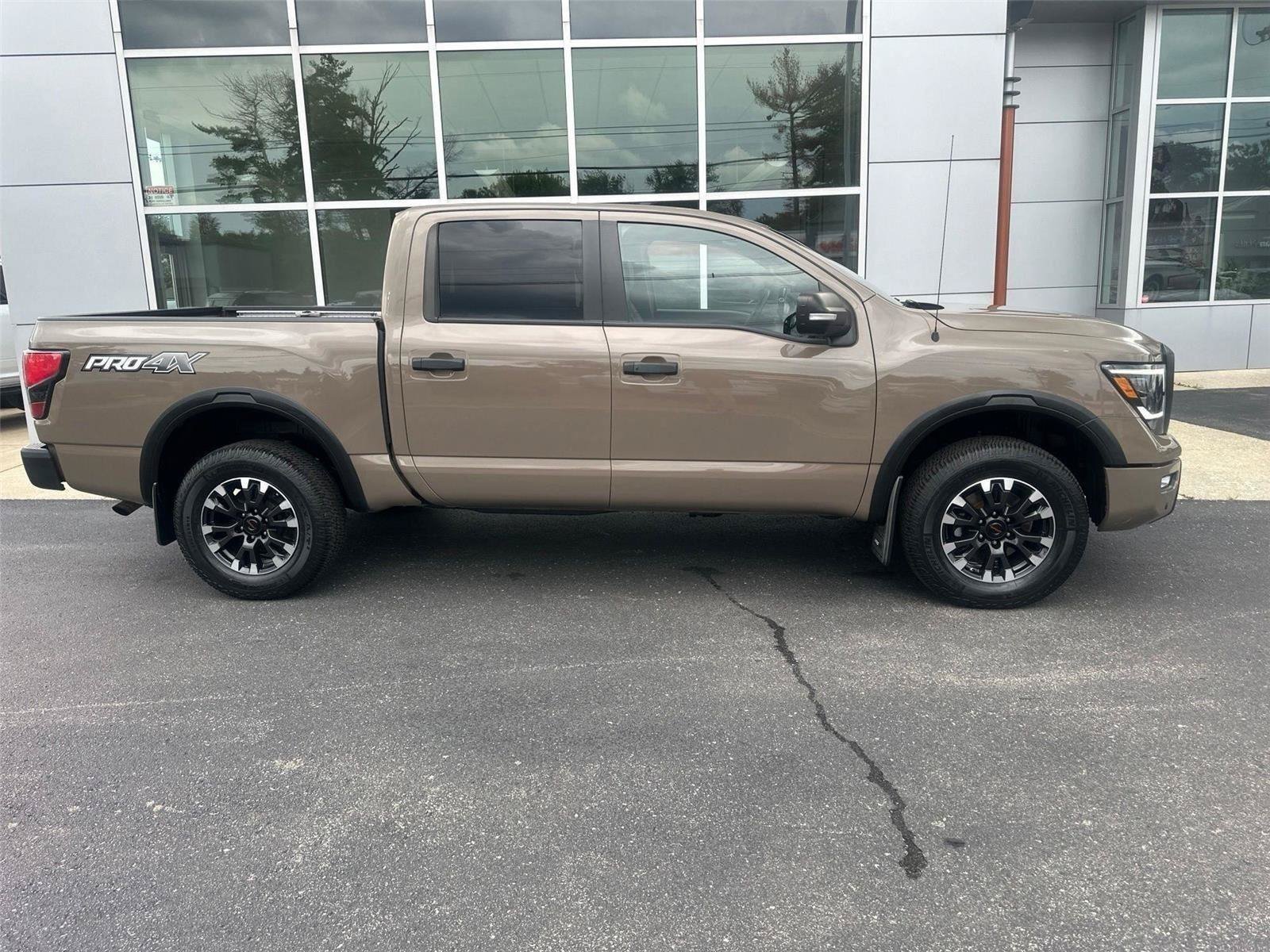 Used 2021 Nissan Titan PRO-4X w/ Pro-4x Convenience Package AWD/4WD video 2