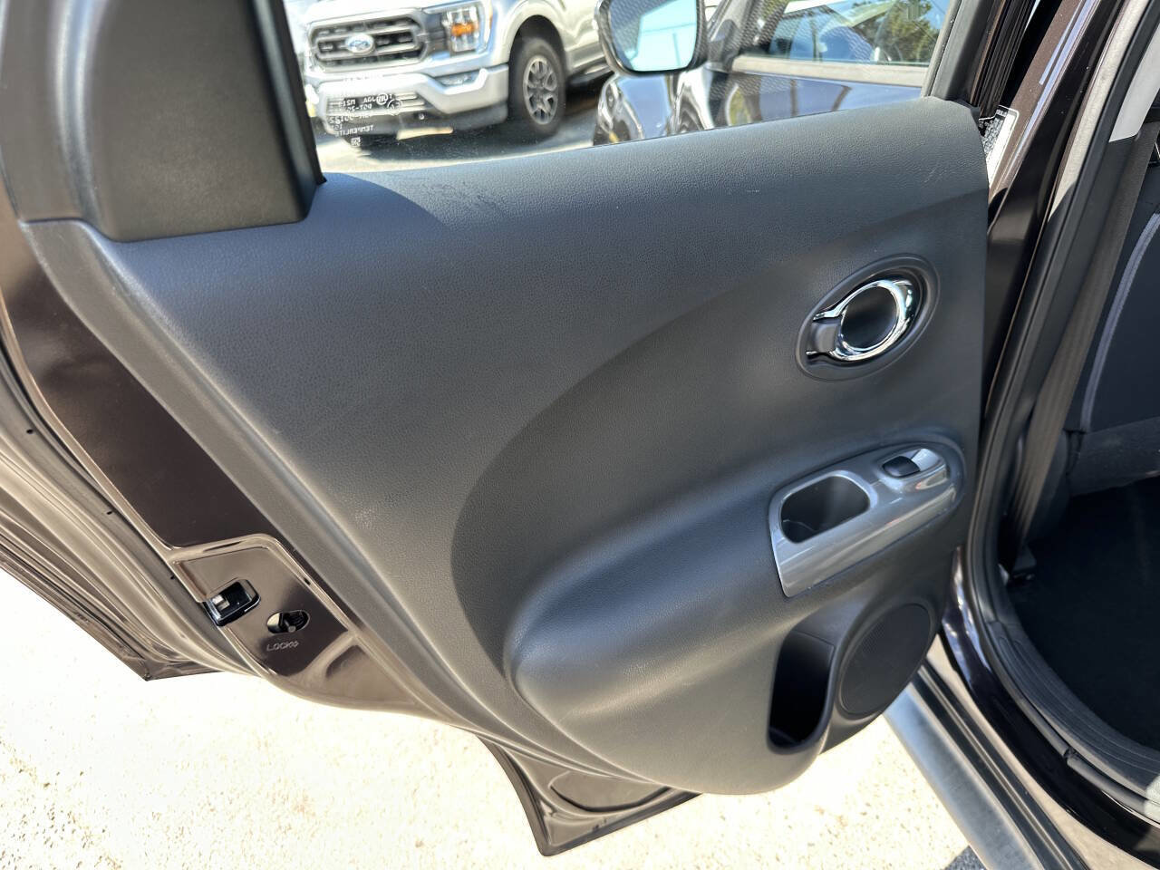 Used 2015 Nissan Juke S image 9