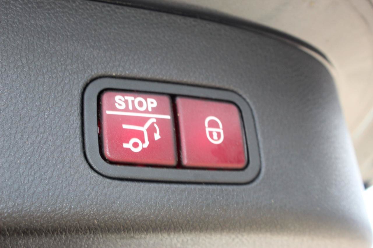Used 2014 Mercedes-Benz GL 550 4MATIC image 17