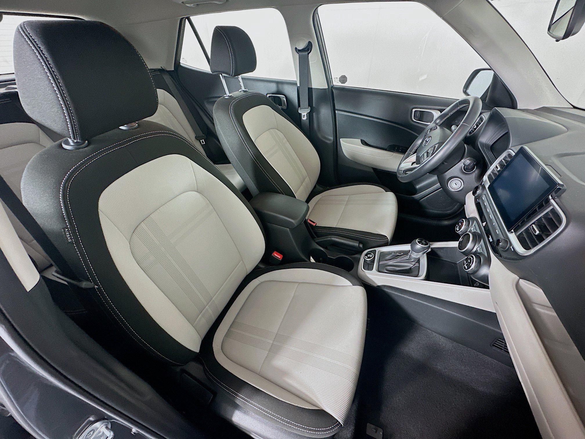 Used 2023 Hyundai Venue SEL FWD image 30