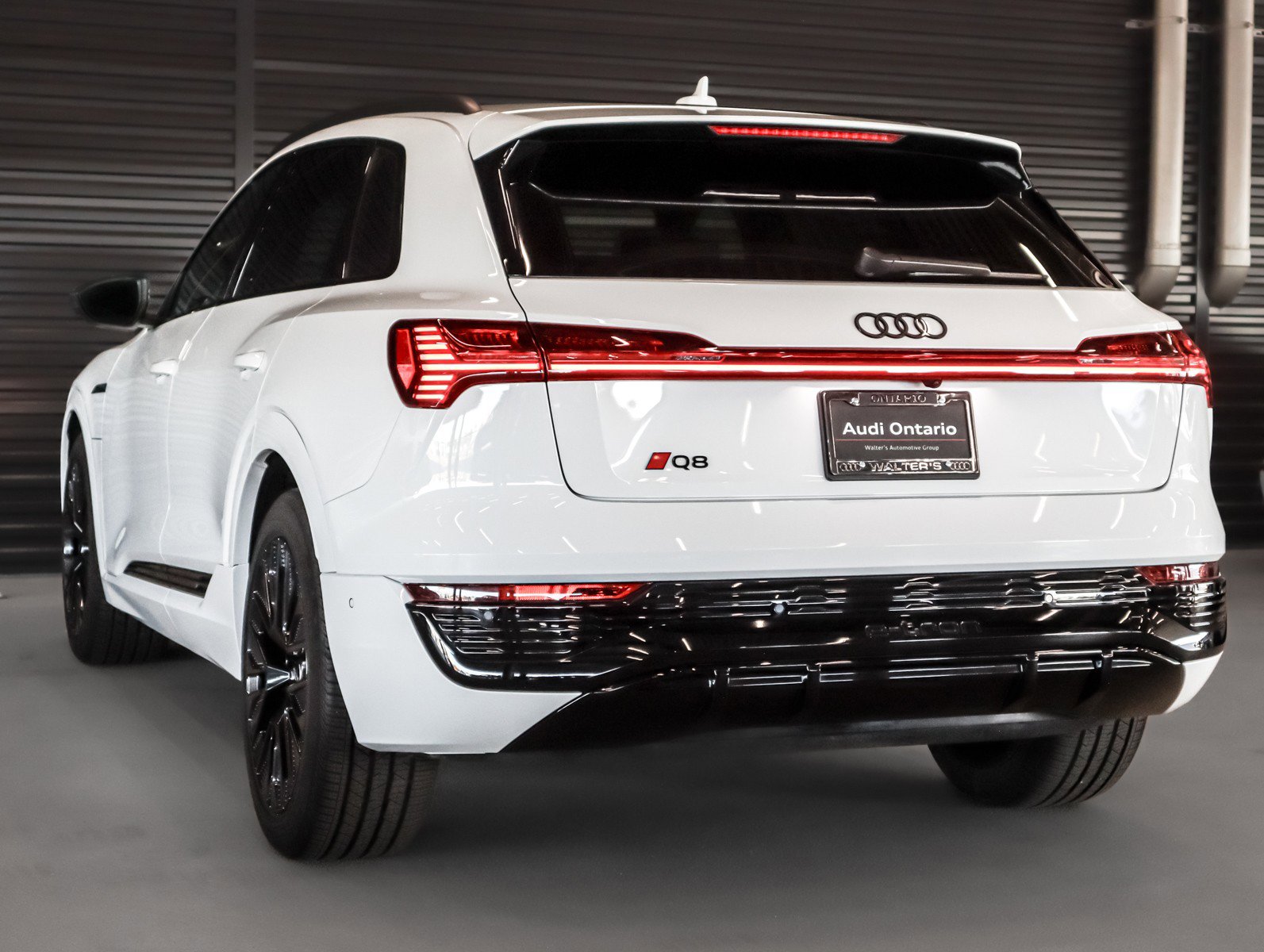 Used 2024 Audi Q8 e-tron Prestige w/ Prestige Package image 2