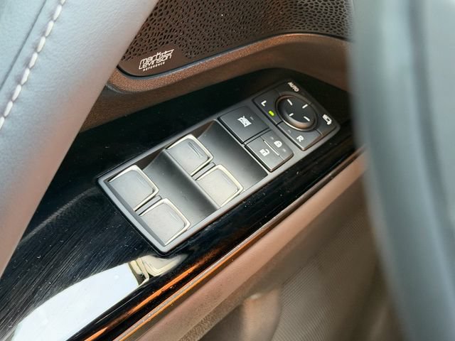 Used 2025 Lexus LX 600 4WD w/ Luxury Package image 30