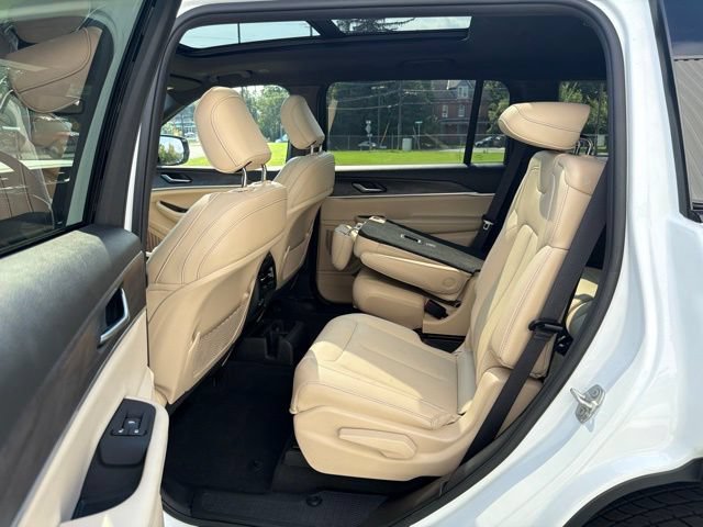 Used 2023 Jeep Grand Cherokee L Limited AWD/4WD image 16
