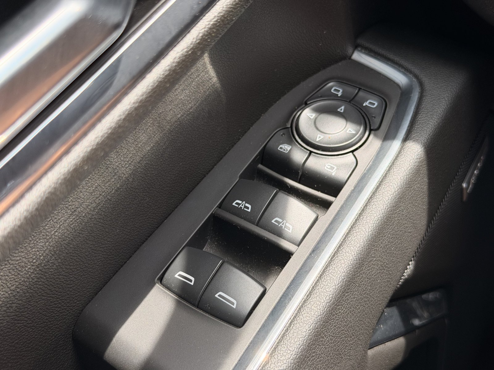 Used 2024 Chevrolet Silverado 1500 LTZ w/ LTZ Premium Package RWD image 18