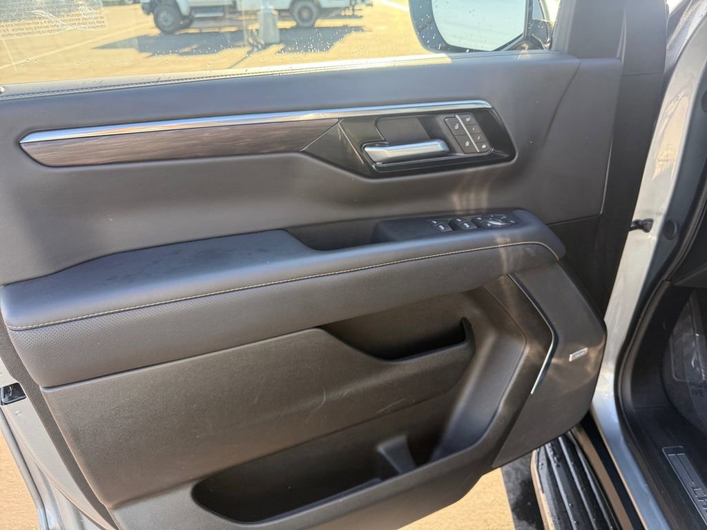 Certified 2025 Chevrolet Suburban Premier RWD image 11