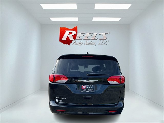 Used 2023 Chrysler Voyager LX FWD image 9