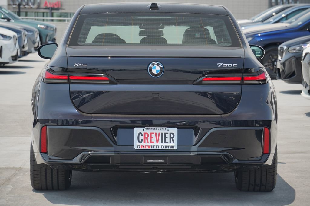 Used 2025 BMW 750e xDrive AWD/4WD image 7