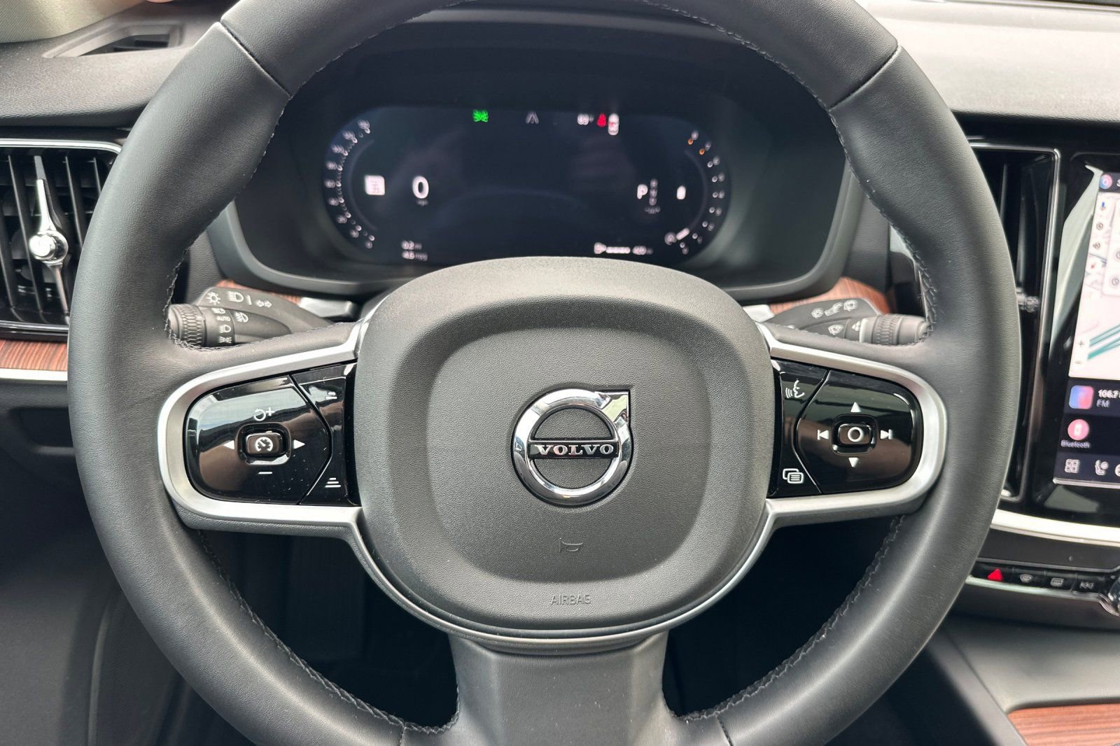 Used 2025 Volvo V60 B5 Cross Country Plus image 25