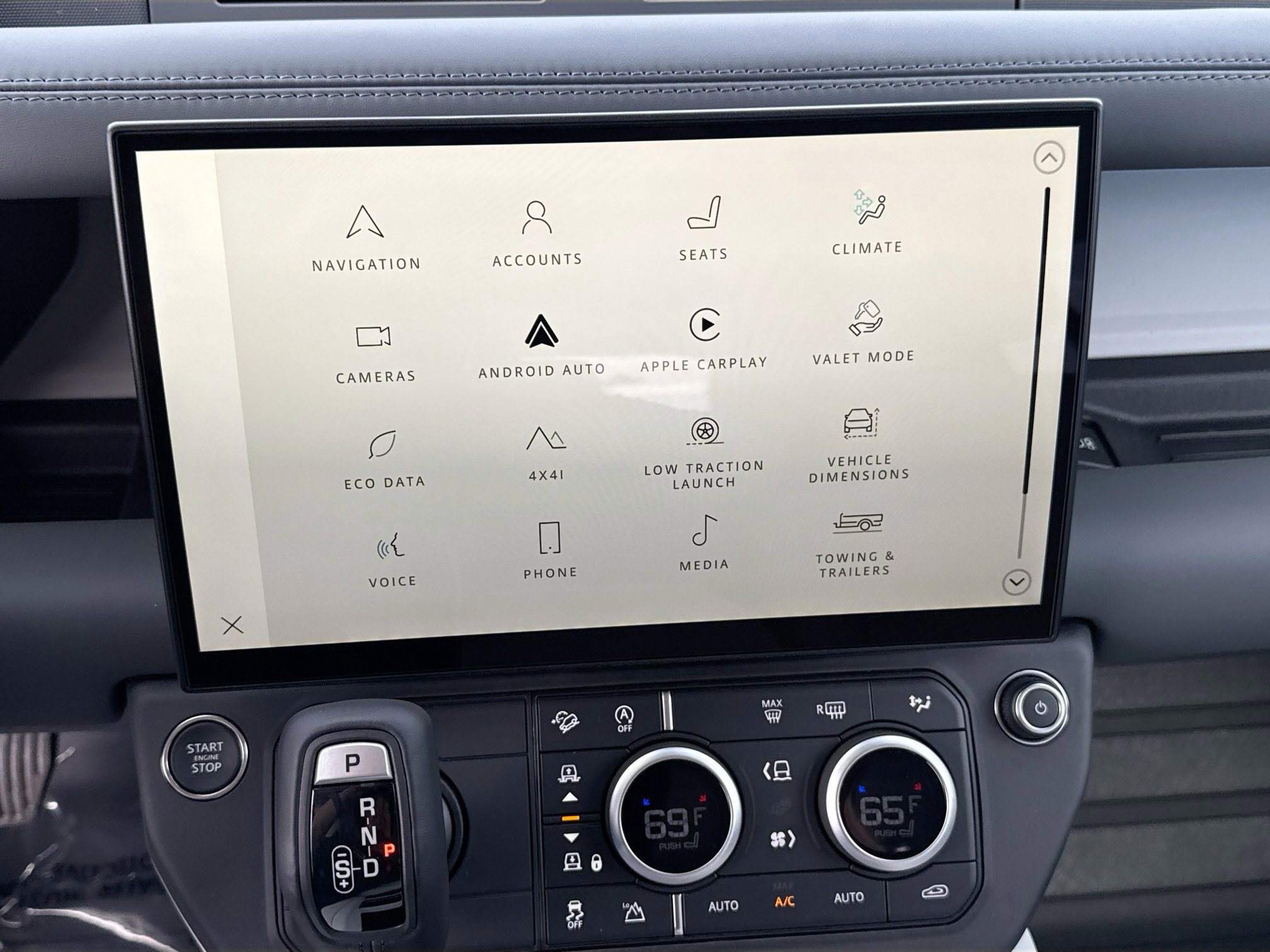 New 2026 Land Rover Defender 110 X-Dynamic SE image 30