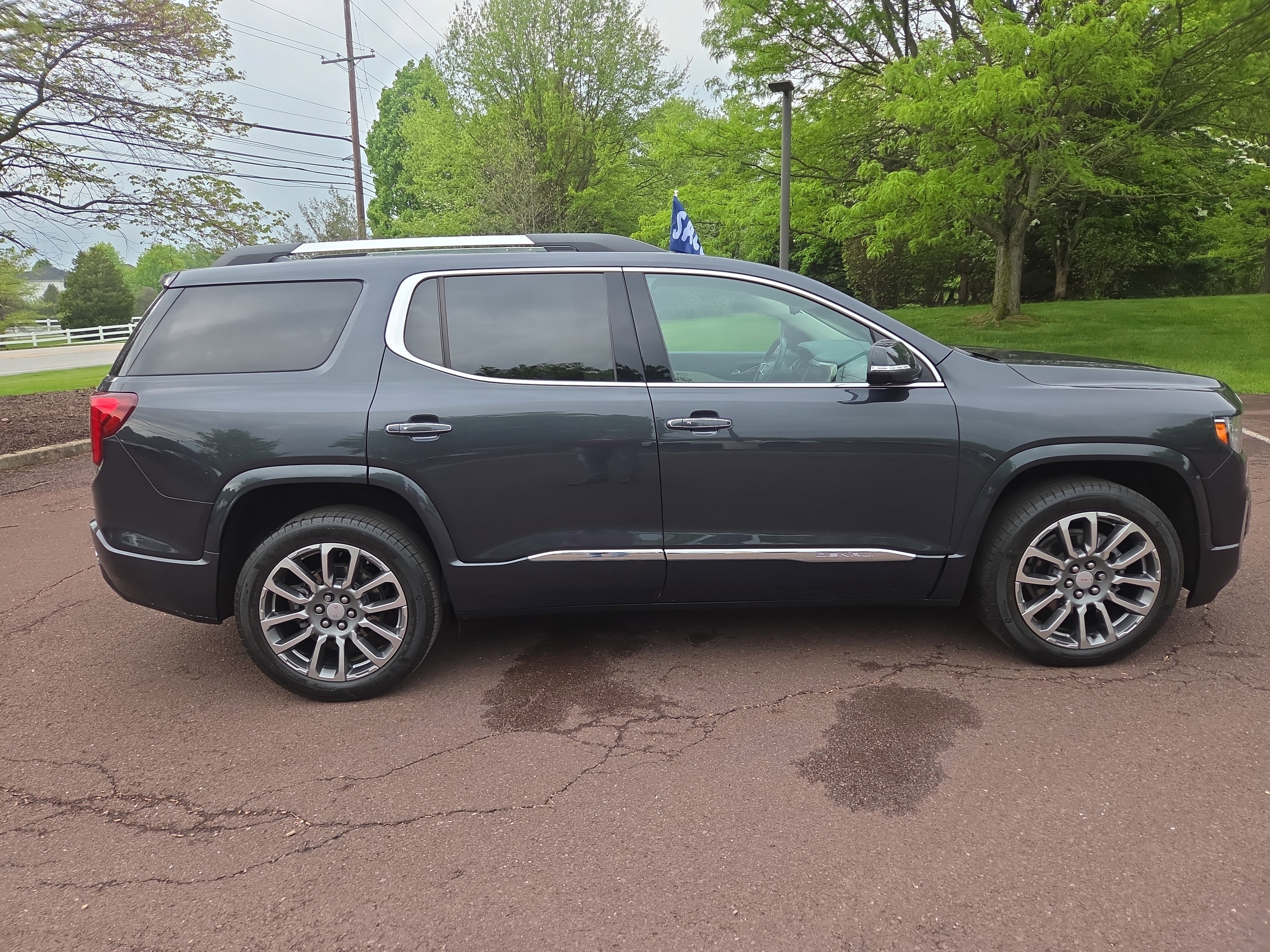 Used 2021 GMC Acadia Denali w/ Denali Ultimate Package AWD/4WD image 2