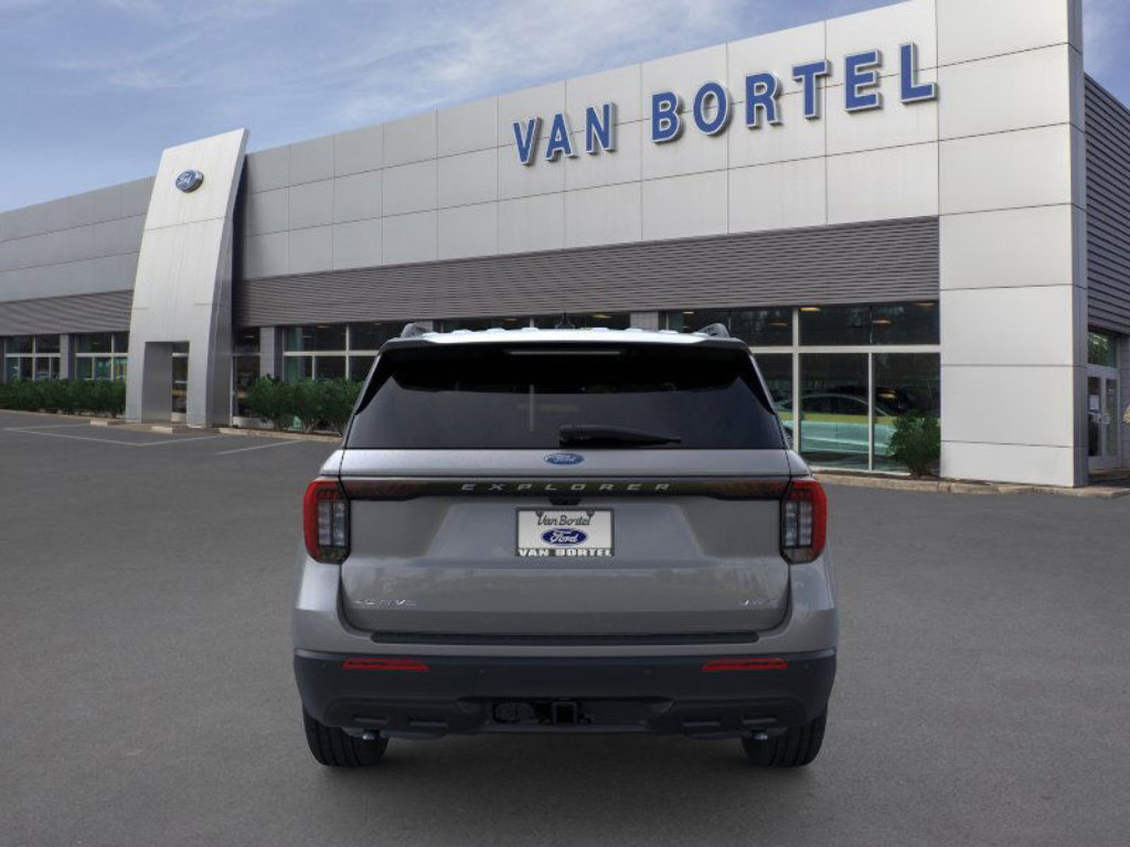 Used 2026 Ford Explorer Active AWD/4WD image 5