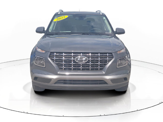 Used 2025 Hyundai Venue SEL FWD image 2