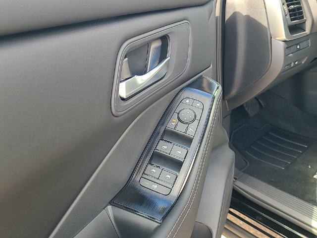 New 2026 Nissan Rogue SV w/ Cold Weather Package AWD/4WD image 11
