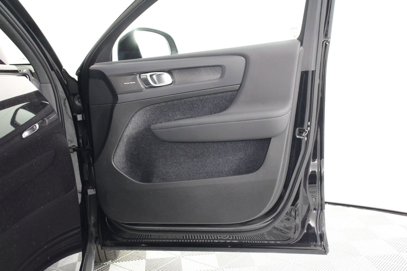 Certified 2023 Volvo C40 P8 Recharge Ultimate w/ Protection Package Premier AWD/4WD image 21