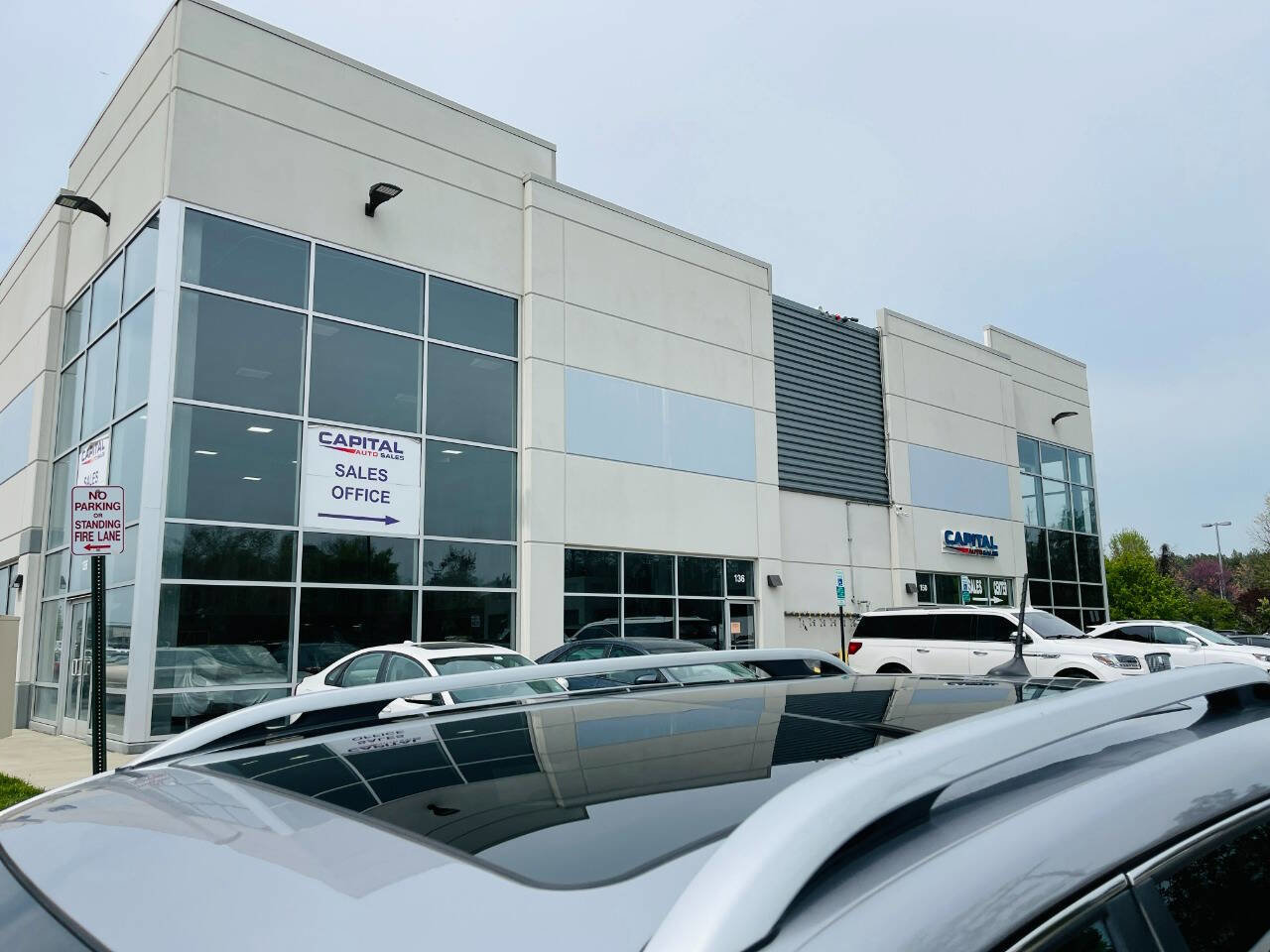 Used 2019 Jeep Cherokee Limited image 12