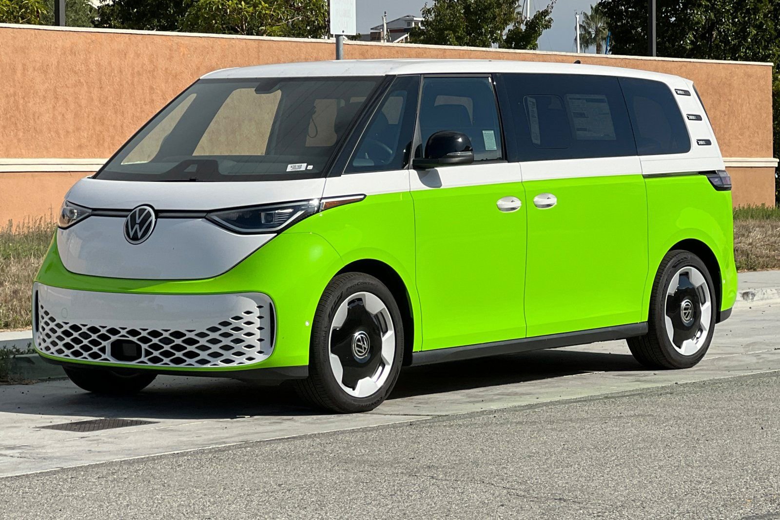 New 2025 Volkswagen ID. Buzz Pro S RWD image 8