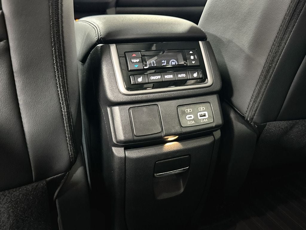 Used 2025 Subaru Ascent Limited AWD/4WD image 29