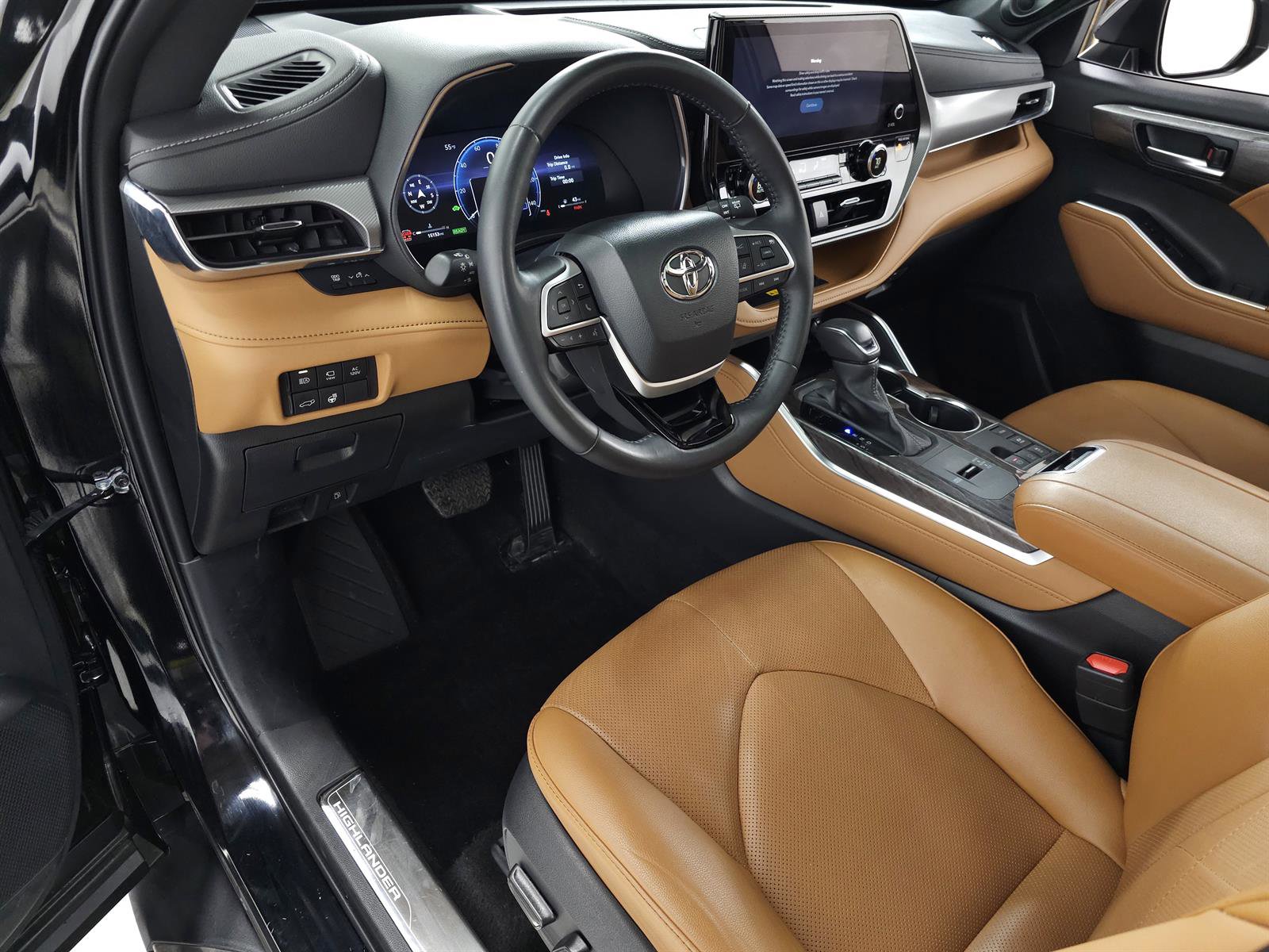 Used 2024 Toyota Highlander Platinum image 17