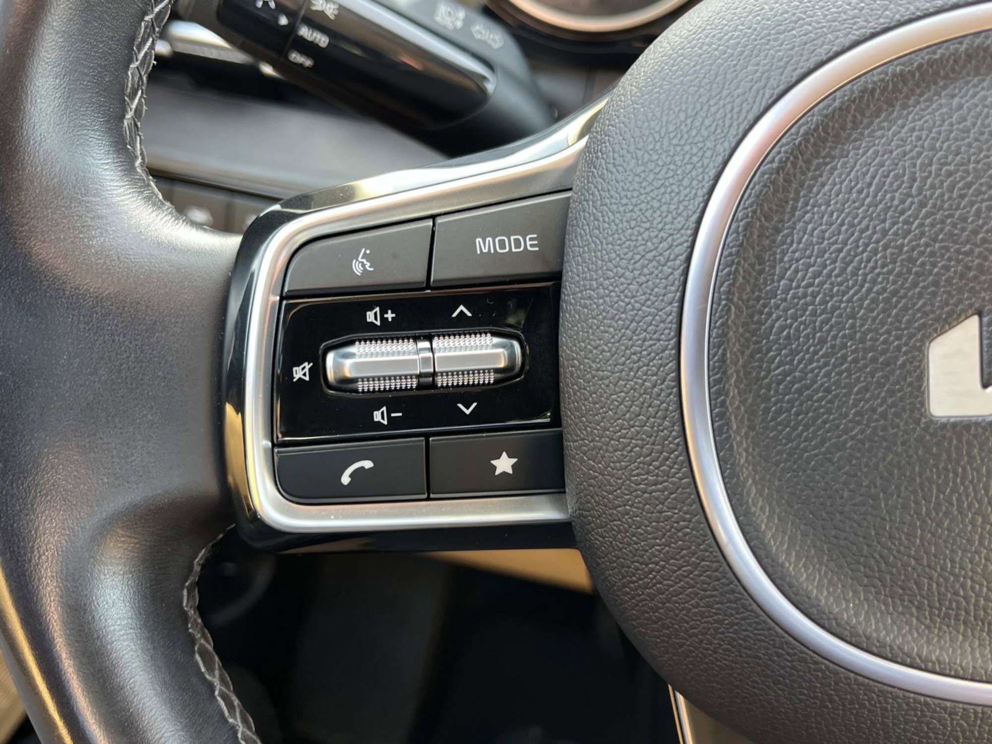 Certified 2024 Kia Carnival EX image 26