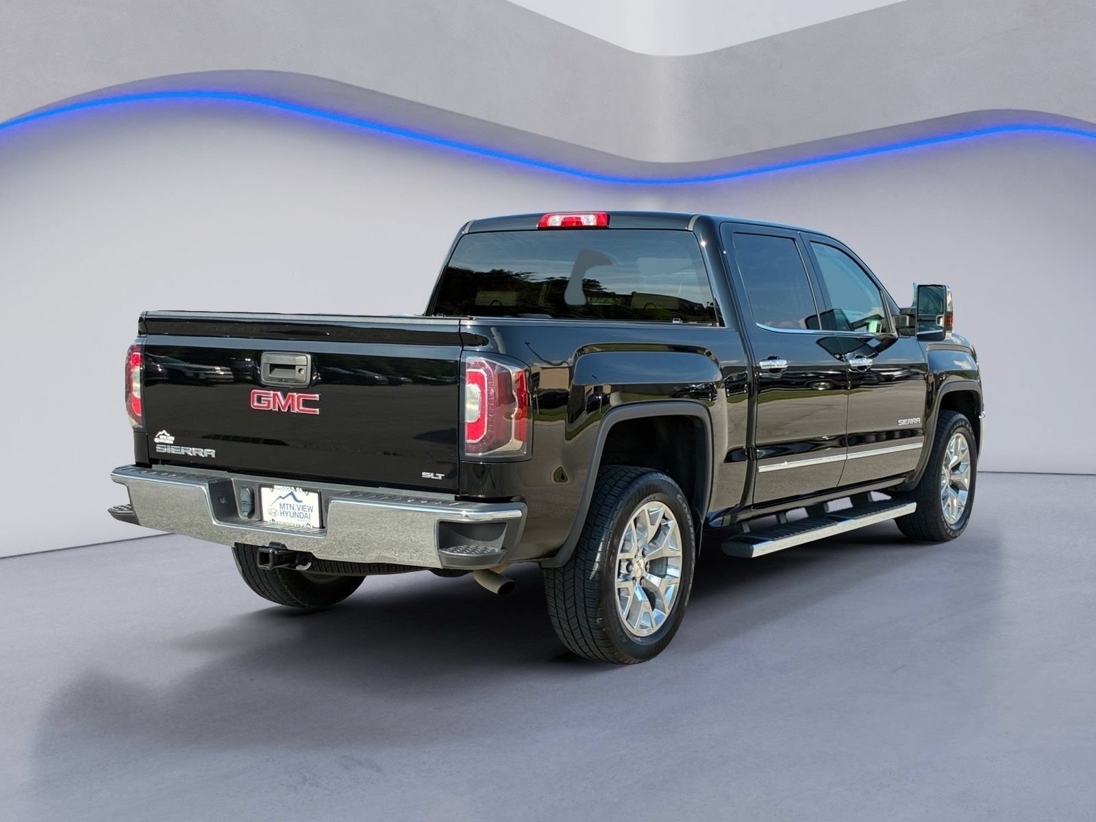Used 2018 GMC Sierra 1500 SLT w/ SLT Premium Package RWD image 3
