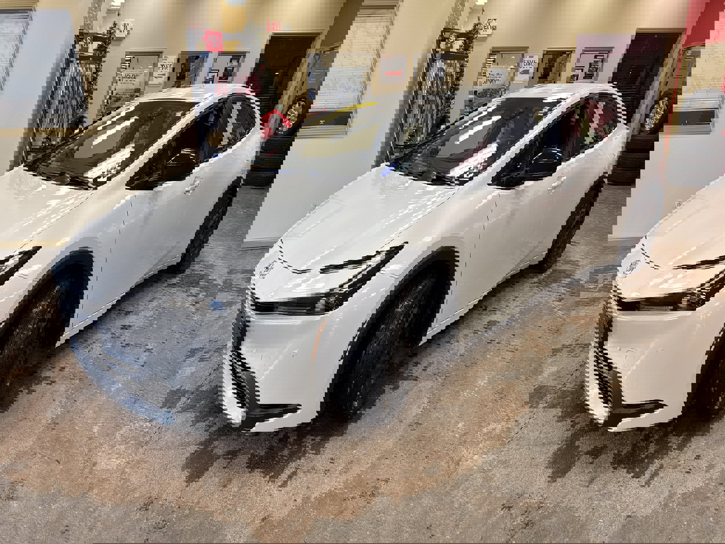 Used 2025 Toyota Prius Plug-In Hybrid image 3