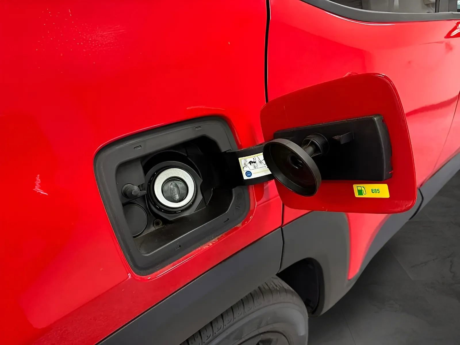 Used 2018 Jeep Renegade Altitude FWD image 29