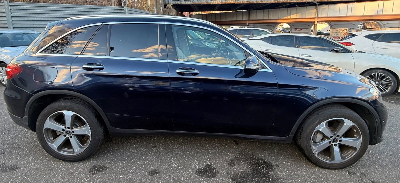 Used 2019 Mercedes-Benz GLC 300 4MATIC w/ Multimedia Package image 4