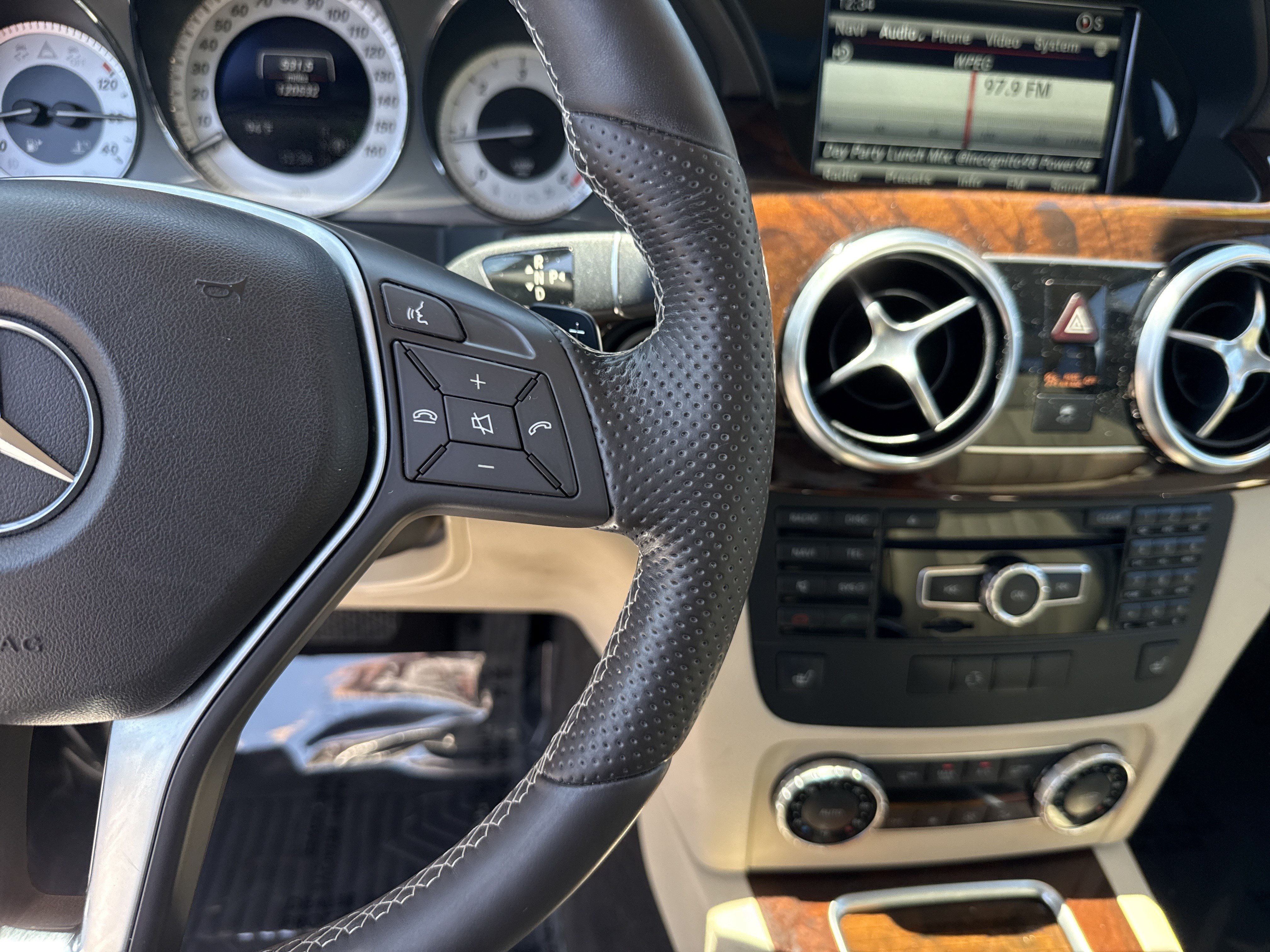 Used 2015 Mercedes-Benz GLK 250 BlueTEC 4MATIC image 23