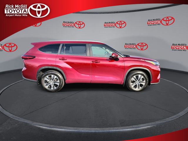 Used 2023 Toyota Highlander XLE image 9