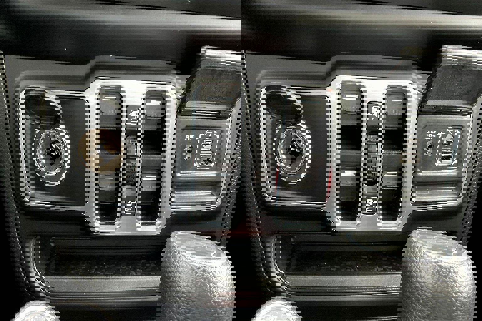 Used 2020 Jeep Wrangler Unlimited Sport image 17