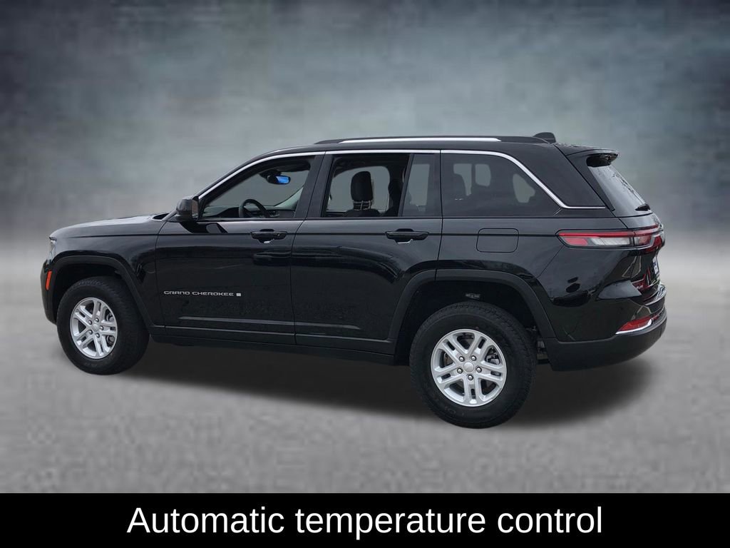 Used 2023 Jeep Grand Cherokee Laredo image 4
