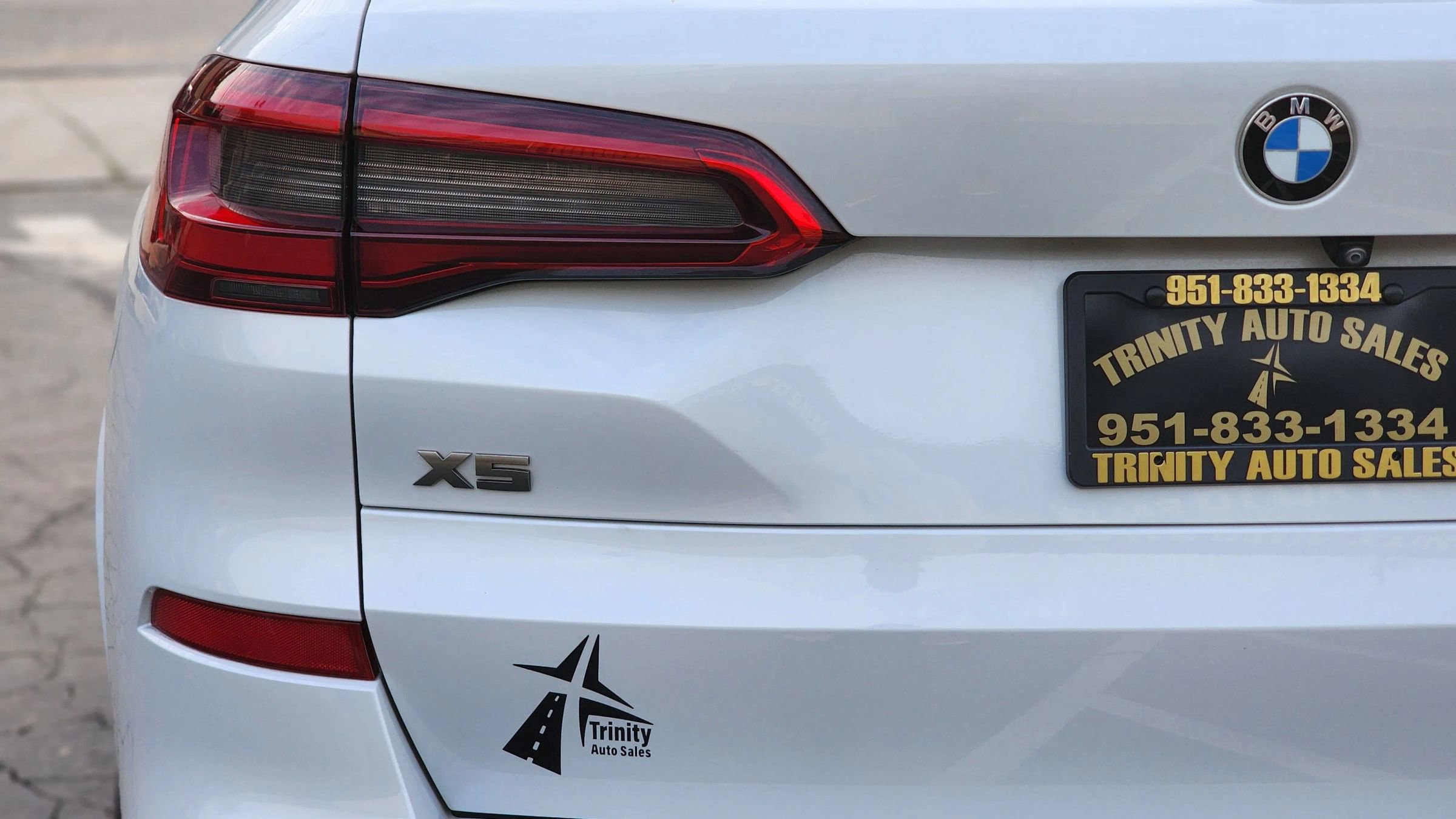 Used 2020 BMW X5 M50i w/ Premium Package image 9