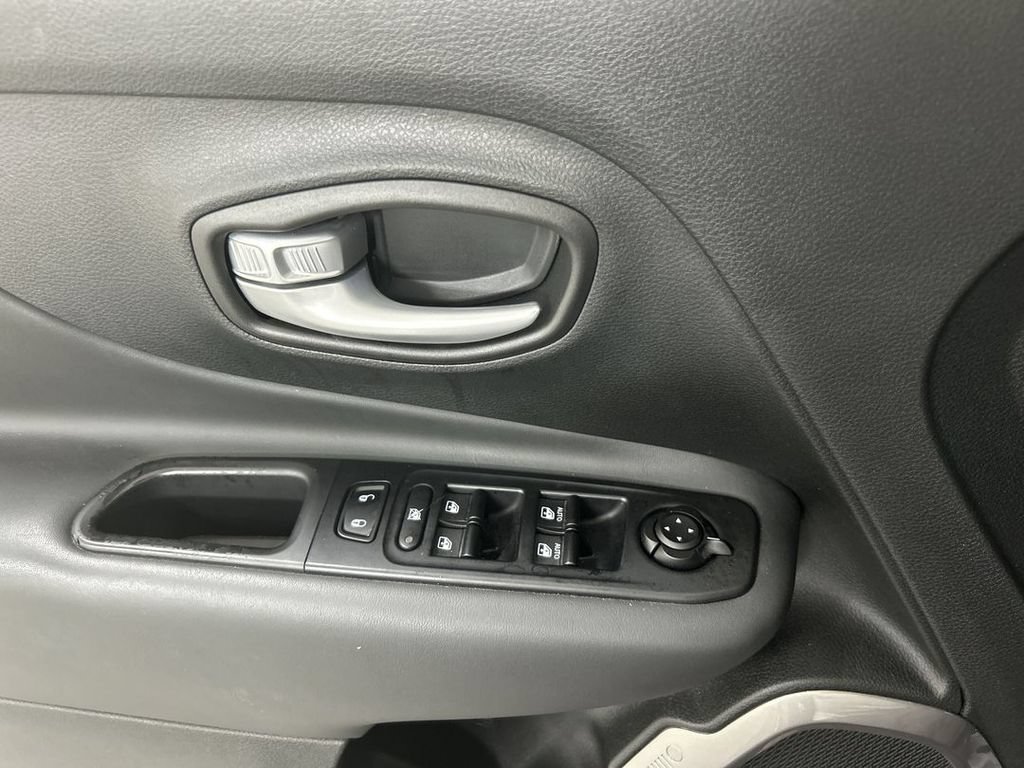 Used 2023 Jeep Renegade Latitude w/ Premium Group AWD/4WD image 11