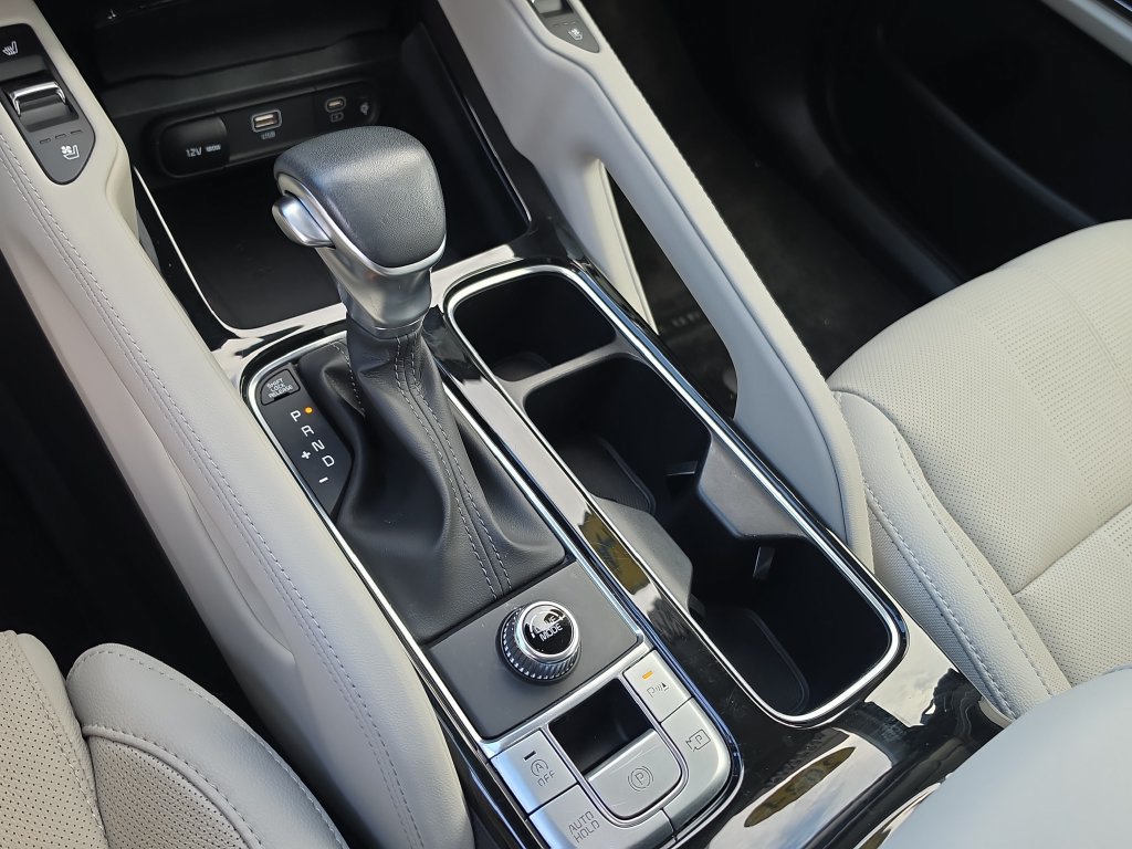 Used 2024 Kia Telluride SX w/ Towing Package FWD image 30