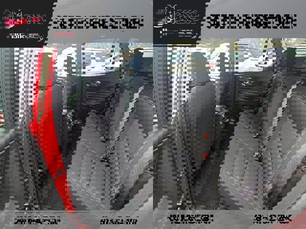 Used 2023 GMC Terrain SLE w/ Driver Convenience Package image 18