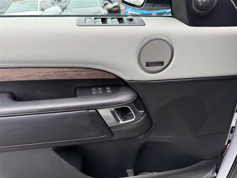 Used 2019 Land Rover Discovery HSE Luxury image 32