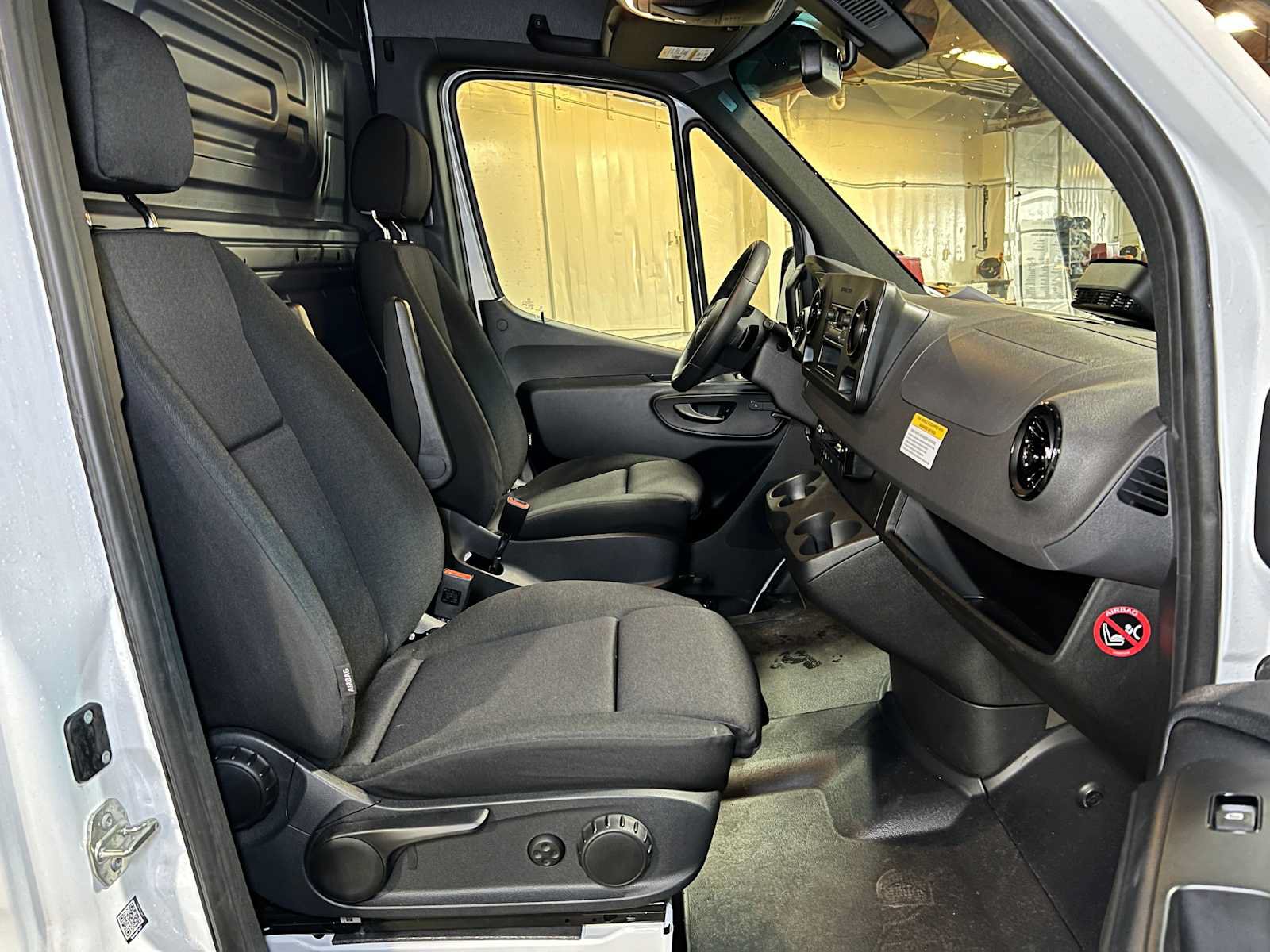Used 2025 Mercedes-Benz Sprinter 2500 image 11