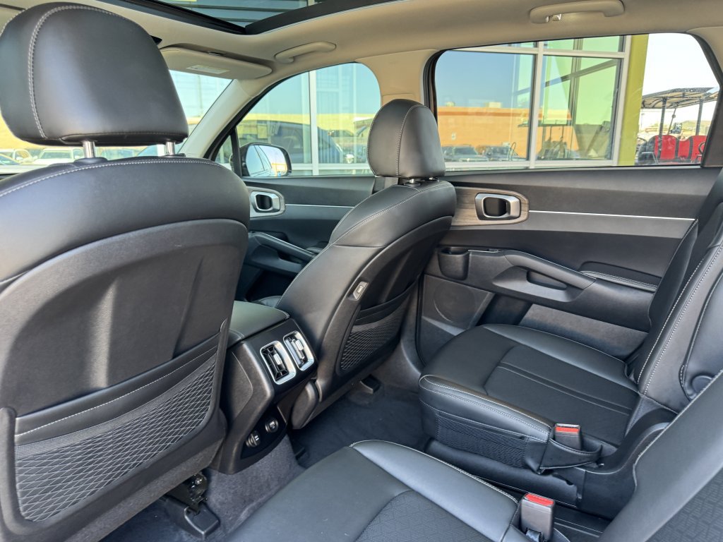 Used 2022 Kia Sorento EX w/ Panoramic Sunroof Package FWD image 33