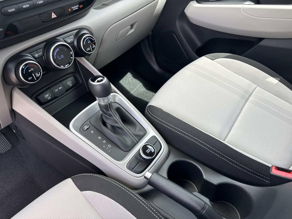 Used 2024 Hyundai Venue SEL FWD image 25