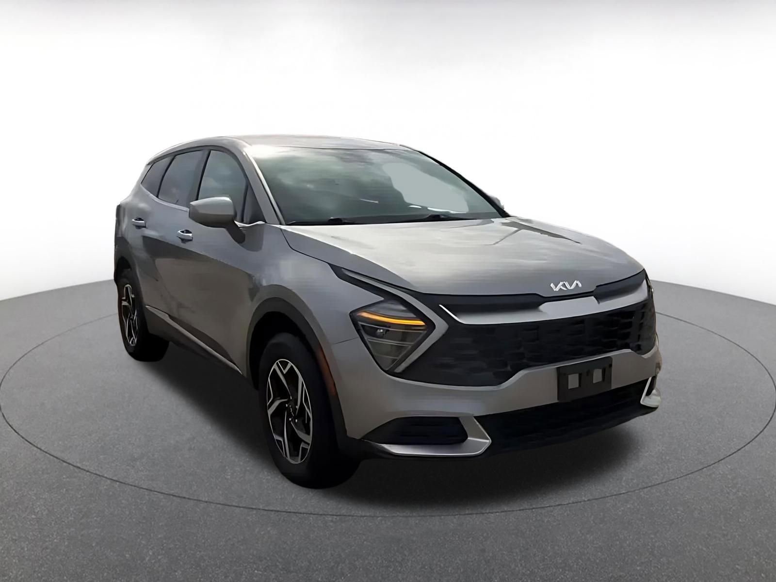 Used 2024 Kia Sportage LX image 3