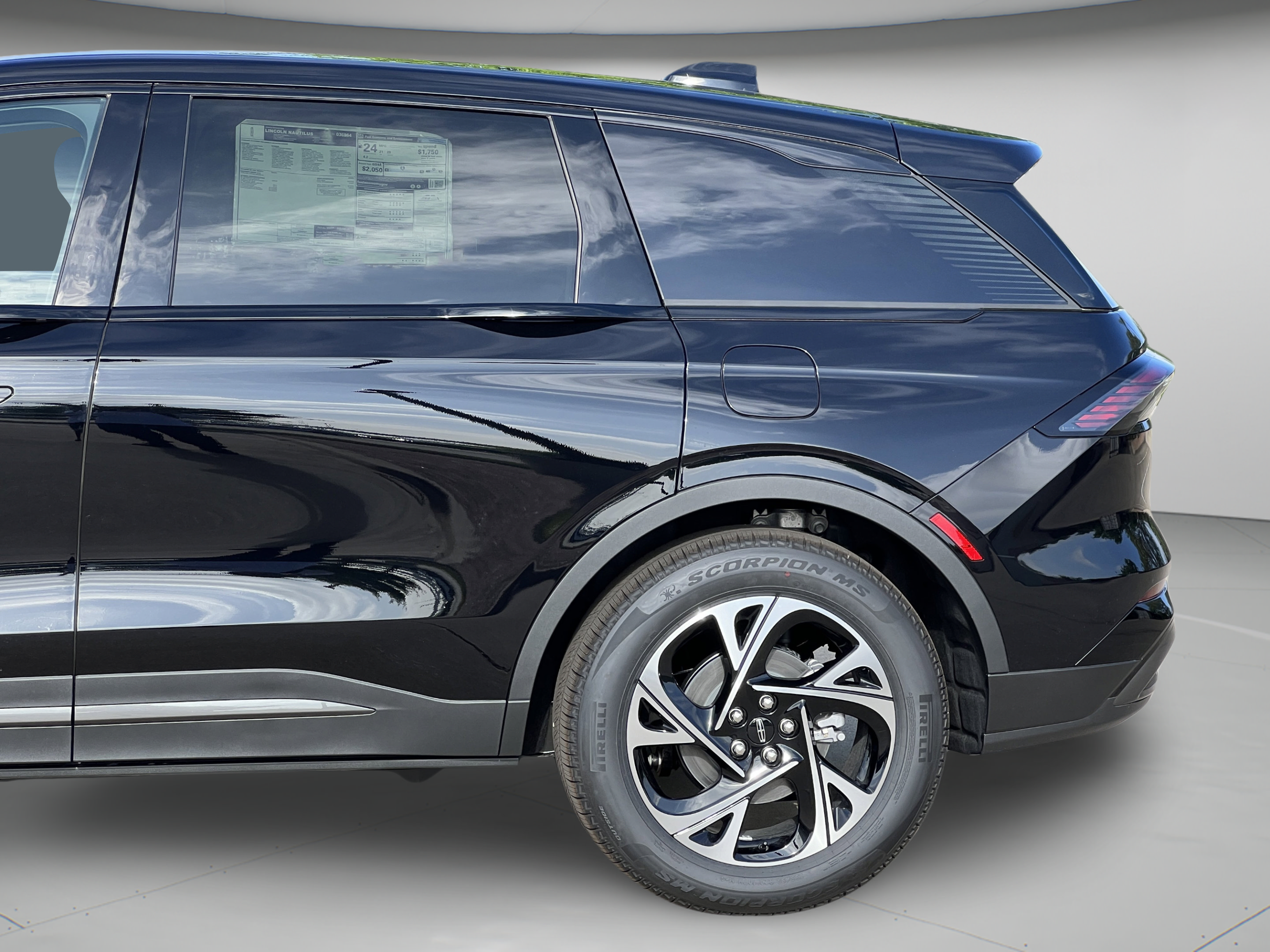 New 2026 Lincoln Nautilus Premier w/ Jet Appearance Package AWD/4WD image 30