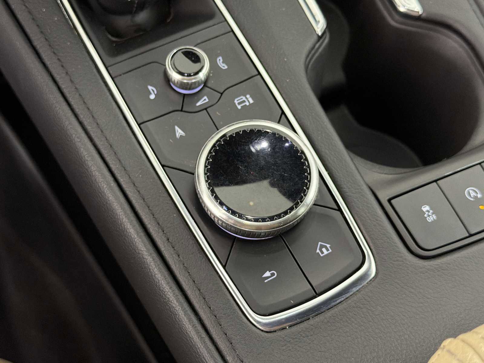 Used 2024 Cadillac XT4 Premium Luxury image 30