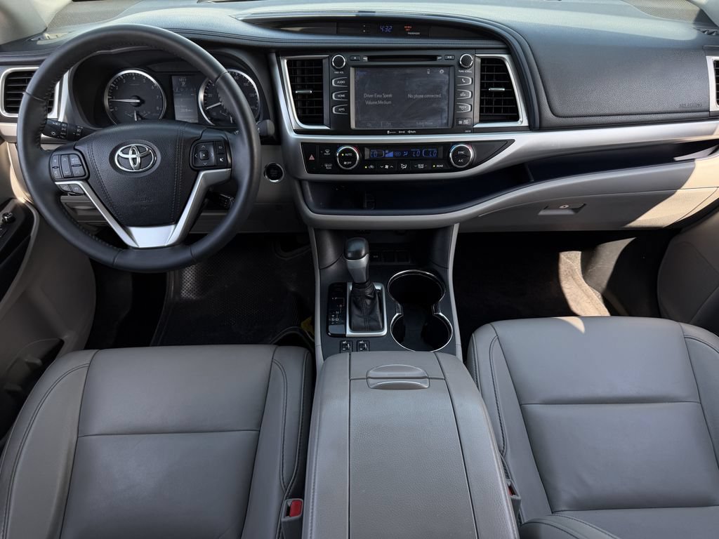 Used 2016 Toyota Highlander XLE FWD image 11